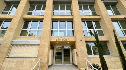 BUREAUX DE STANDINGS À LOUER PROCHE CV D'AIX EN PROVENCE - Offre immobilière - Arthur Loyd