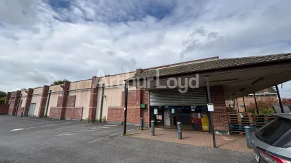 Location locaux commerciaux Recquignies grand parking et réserve spacieuse - Offre immobilière - Arthur Loyd