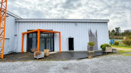 Local d'activités en location a Marcilly d Azergues parking 45 véhicules - Offre immobilière - Arthur Loyd