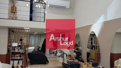 Location local commercial Grenoble hypercentre vitrine toute hauteur 56m² - Offre immobilière - Arthur Loyd