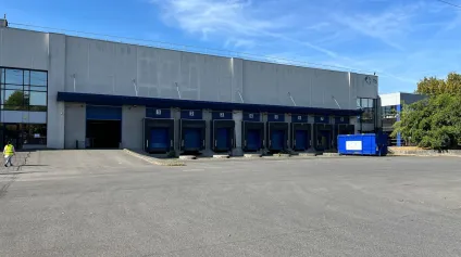 Entrepôt indépendant à louer Tremblay 6690 m² ICPE 1510 90 parkings - Offre immobilière - Arthur Loyd