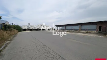 AXE RENNES - SAINT BRIEUC - BATIMENT DE MESSAGERIE A LOUER - Offre immobilière - Arthur Loyd