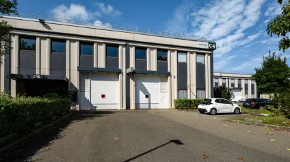 Locaux d'activité à louer à Cergy avec accès poids lourds et parkings - Offre immobilière - Arthur Loyd