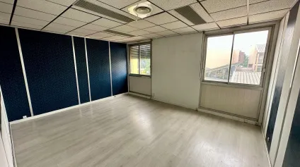 BUREAUX À LOUER EN PLEIN COEUR DU POLE D'ACTIVITÉ - Offre immobilière - Arthur Loyd