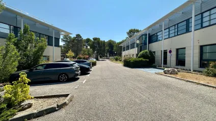 BUREAUX À LOUER DANS UN ENVIRONNEMENT BOISÉ - Offre immobilière - Arthur Loyd