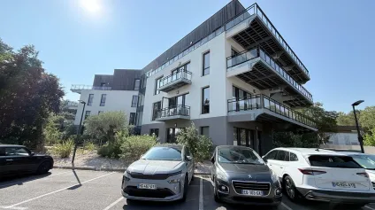 BUREAUX RECENTS A LOUER AU COEUR DU PÔLE D'ACTIVITE D'AIX AVEC TERRASSES - Offre immobilière - Arthur Loyd