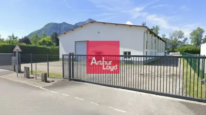 Local au coeur de centr'alp - 1321 m² avec pont roulant - Offre immobilière - Arthur Loyd