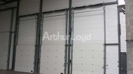 Entrepôt de stockage à louer à Brebières avec bureaux et accès poids lourds - Offre immobilière - Arthur Loyd
