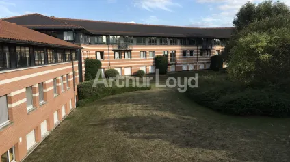 Bureaux à vendre ou à louer dès 506 m² - Environnement verdoyant & accessibilité directe autoroutes - Offre immobilière - Arthur Loyd