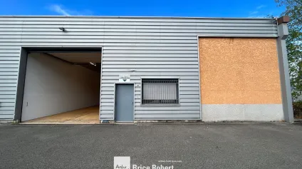 Location local d activités avec bureaux rénovés et accès A42 à Villeurbanne - Offre immobilière - Arthur Loyd