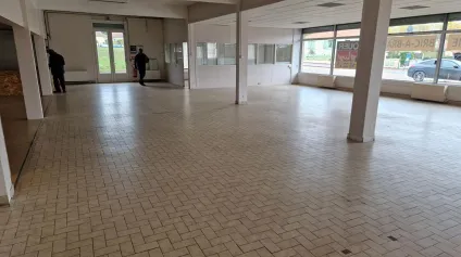 <br />OPPORTUNITE A LOUER - Local 305 m² environ<br /> - Offre immobilière - Arthur Loyd