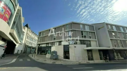 Poitiers Centre-ville  Bureaux à vendre  645 m² environ divisibles  Immeuble récent PMR - Offre immobilière - Arthur Loyd
