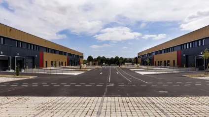 Locaux d'activité à louer à Mitry-Mory proche Roissy-CDG et accès A1 - Offre immobilière - Arthur Loyd