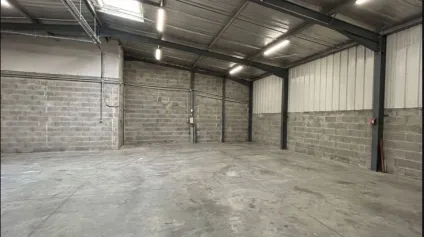 Locaux d'activités à vendre - 1285 m2 - Via Europa - Offre immobilière - Arthur Loyd