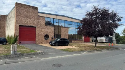 Location locaux d'activité rénovés Le Thillay proche Roissy CDG 1297 m2 - Offre immobilière - Arthur Loyd