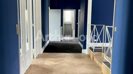 IMMEUBLE INDÉPENDANT HAUT DE GAMME DIVISÉ EN BUREAUX ET SHOWROOM, EN CENTRE-VILLE DE BOULOGNE SUR MER ET BÉNÉFICIANT DE PARKINGS PRIVATIFS<br /> - Offre immobilière - Arthur Loyd