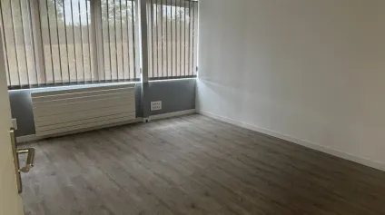 LUYNES LA GRANDE NOUE ENTREPOT A LOUER DE 1 600 M² AVEC POSSIBILITE DE RACK - Offre immobilière - Arthur Loyd