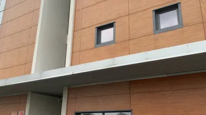 MONTELIMAR ZONE SUD - A LOUER - BUREAUX DE 78 M2 AU 2ÈME ETAGE AVEC ASCENSEUR ET PARKING - Offre immobilière - Arthur Loyd