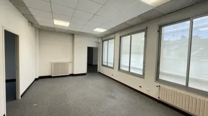 Bureaux de 141 m² à louer au cur de Poitiers - Place Charles de Gaulle - Offre immobilière - Arthur Loyd