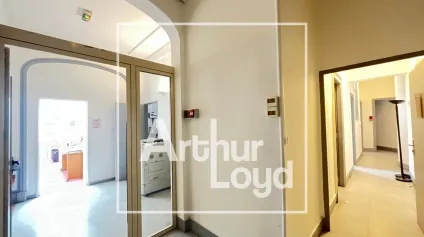 Bureaux à louer à Montpellier centre vue sur la place de la Comédie - Offre immobilière - Arthur Loyd
