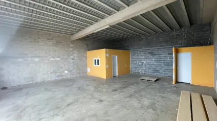 Béziers PAE Mercorent - 2 locaux d'activité mitoyens 106 m² chacun (212 m² total) - Porte sectionnelle - Disponibilité immédiate - Offre immobilière - Arthur Loyd