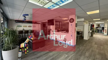 Local commercial avec showroom, bureaux et garage à Agen - Offre immobilière - Arthur Loyd