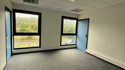 BUREAUX location à MARSAC-SUR-L'ISLE 24430 - Offre immobilière - Arthur Loyd