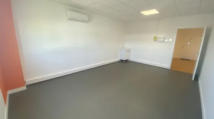 BUREAUX 69m² DIVISIBLES A LOUER ZONE DU TUBE A ISTRES - Offre immobilière - Arthur Loyd
