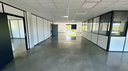 BUREAUX À LOUER ENTRE AIX ET MARSEILLE - Offre immobilière - Arthur Loyd