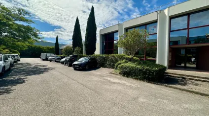 BUREAUX CLOISONNÉS EN ÉTAGE À LOUER - Offre immobilière - Arthur Loyd