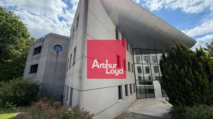 Bureaux à vendre Meylan 313 m² rénovés avec 12 places de stationnement - Offre immobilière - Arthur Loyd