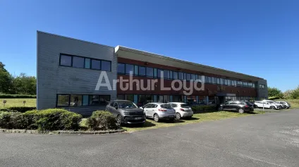 Bureaux à vendre ou à louer à Rouvignies visibilité sur autoroute A2 - Offre immobilière - Arthur Loyd
