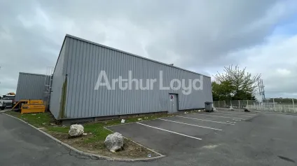 Local commercial à louer Noeux-les-Mines emplacement numéro 1 face Leclerc - Offre immobilière - Arthur Loyd