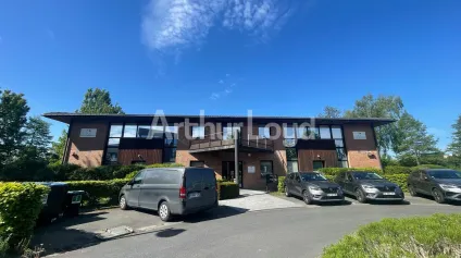 Bureaux à louer à Lezennes avec luminosité et espaces verts - Offre immobilière - Arthur Loyd