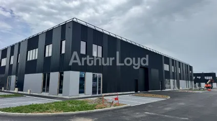Entrepot à louer Lys-lez-Lannoy accès rapide axes routiers et bureaux inclus - Offre immobilière - Arthur Loyd