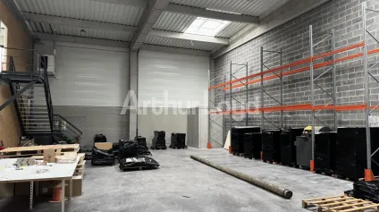 Entrepôt à louer à Avelin avec surfaces modulables et stationnement dédié - Offre immobilière - Arthur Loyd