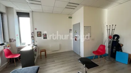 Bureaux à louer à Valenciennes avec parkings et accès immédiat centre ville - Offre immobilière - Arthur Loyd