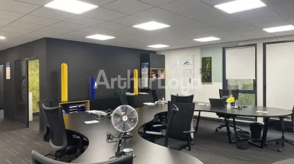 Bureaux à louer à Vendin-le-Vieil open space lumineux et accès autoroute - Offre immobilière - Arthur Loyd