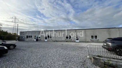Entrepôt et terrain à vendre à Bruille-Saint-Amand grande parcelle de 22000 m2 - Offre immobilière - Arthur Loyd