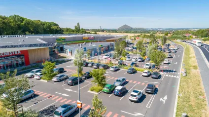 Local commercial premium à louer - Zone Carrefour Aire-sur-la-Lys - 425 m² - Prêt à exploiter ! - Offre immobilière - Arthur Loyd