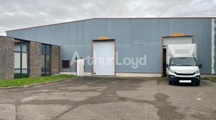 BÂTIMENT INDUSTRIEL À LOUER - CALAIS AVEC ACCÈS LOGISTIQUE IMMÉDIAT - Offre immobilière - Arthur Loyd