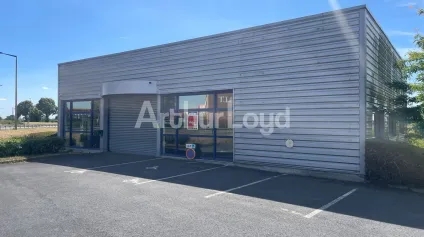 A louer show-room/bureaux et stockage - axe passant - Douai - Offre immobilière - Arthur Loyd