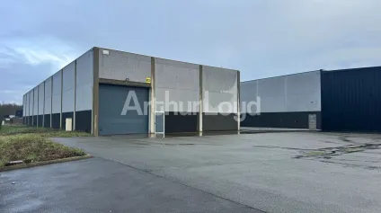 Entrepôt à vendre à Cysoing site privatif avec vaste parking sécurisé - Offre immobilière - Arthur Loyd