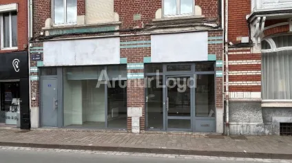 Local commercial à louer Lille grande vitrine et cour intérieure privative - Offre immobilière - Arthur Loyd