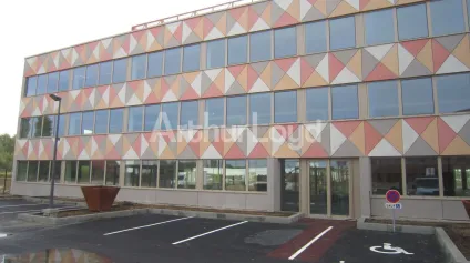 Bureaux à louer à Lezennes avec 60 places de parking et excellente accessibilité - Offre immobilière - Arthur Loyd