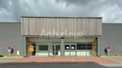 Bureaux et entrepôt à louer à Leulinghem accès immédiat A26 surface 640 m² - Offre immobilière - Arthur Loyd