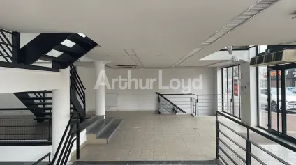 Bureaux à vendre à Maubeuge visibilité optimale en entrée de ville - Offre immobilière - Arthur Loyd