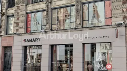 Local commercial à louer à Lille centre ville avec large vitrine lumineuse- Emplacement Prime - Offre immobilière - Arthur Loyd
