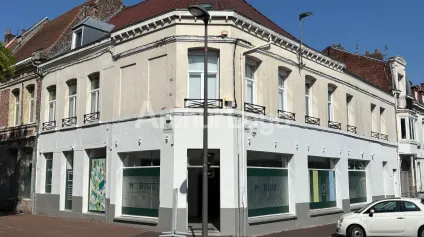 Location local commercial Douai possibilité de terrasse et visibilité centrale - Offre immobilière - Arthur Loyd