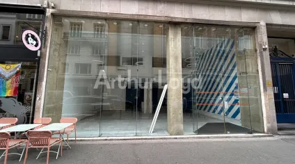 Location local commercial Lille centre vitrine toute hauteur - Offre immobilière - Arthur Loyd